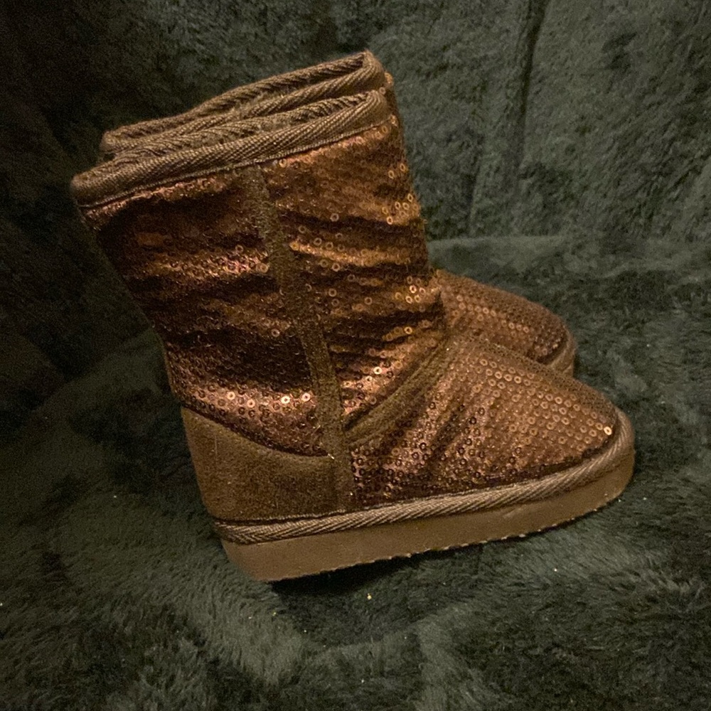Snow boots